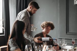 ソムリエ　ワイン　サービス